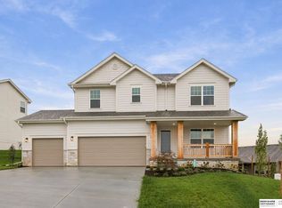 10906 Superior Dr, Papillion, NE 68046