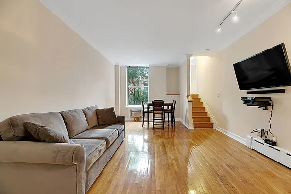 Rented by Cooper & Cooper Real Estate | media 9