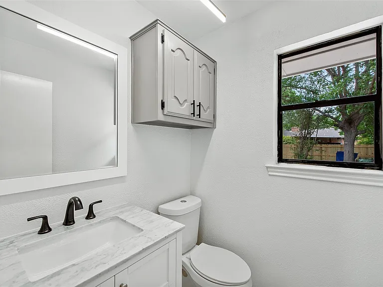 825 Wakefield Dr — Photo 16