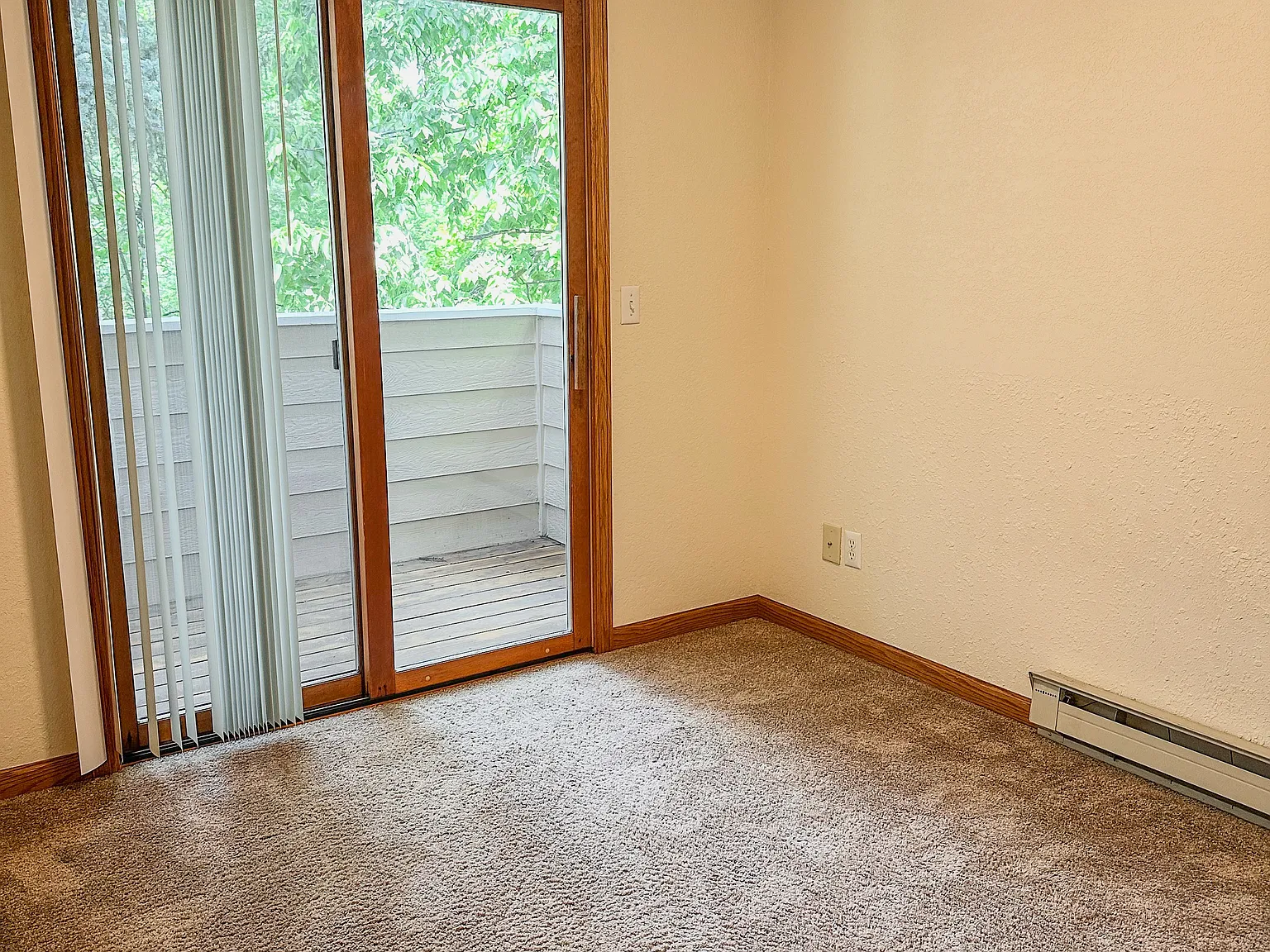 3 bed, 1100 sqft, $860 — Photo 3