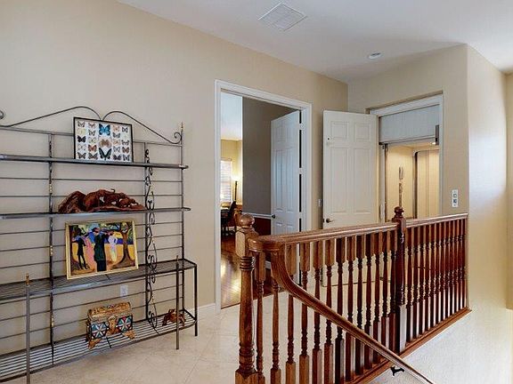 3rd image of 7877 Hawthorne Dr Unit 103