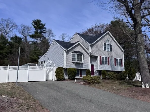 435 School St, Stoughton, MA 02072