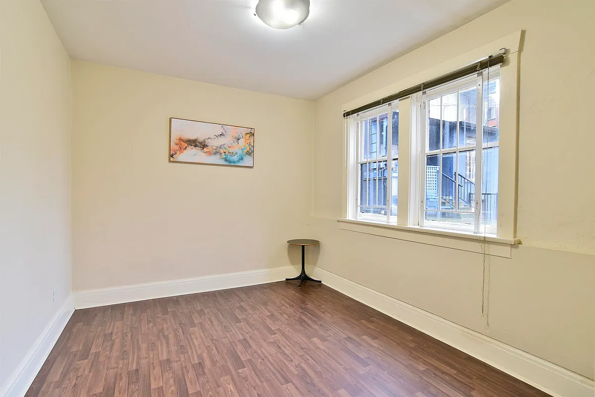 Building Photo - 935 Jervis St #18