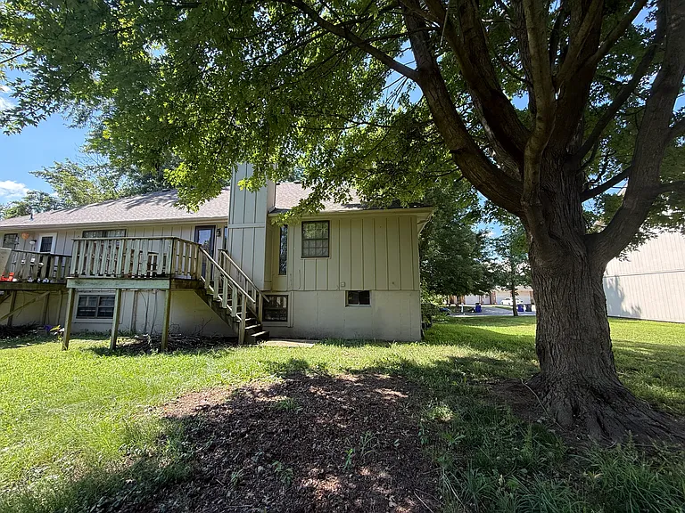 317 NW Highland Ln — Photo 22