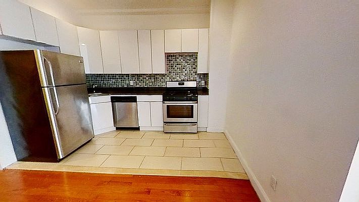 2nd image of 258 W 135th St APT 2R