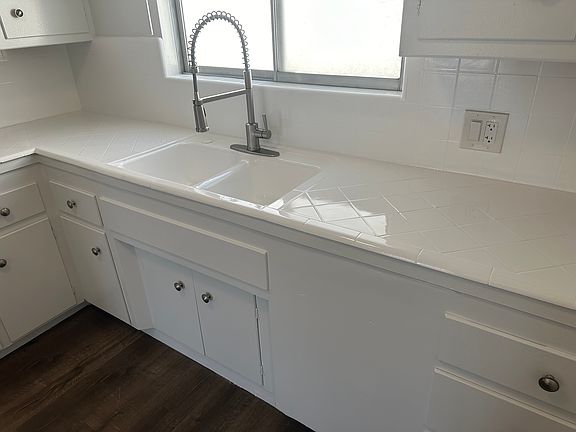 3rd image of 1015 E Wilson Ave APT 6