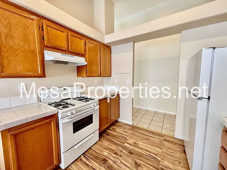 14390 Hillsborough Dr — Photo 10