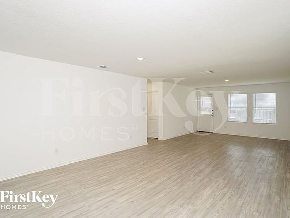 4th image of 2418 Double Oak Dr