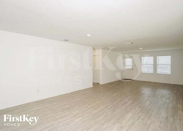2418 Double Oak Dr — Photo 4