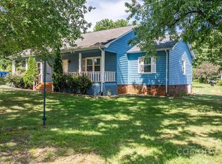 1776 Castlewood Ct, Hickory, NC 28602