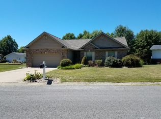 106 Redwood Dr, Bethalto, IL