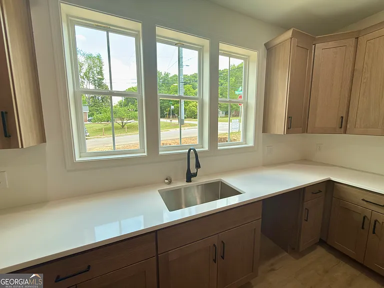 294 Moreland Ave — Photo 6