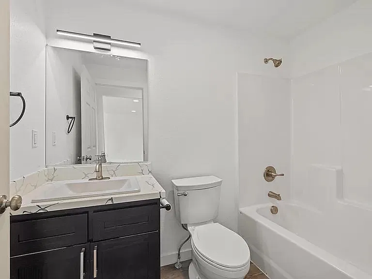 3 bed, 1100 sqft, $1,850 — Photo 3
