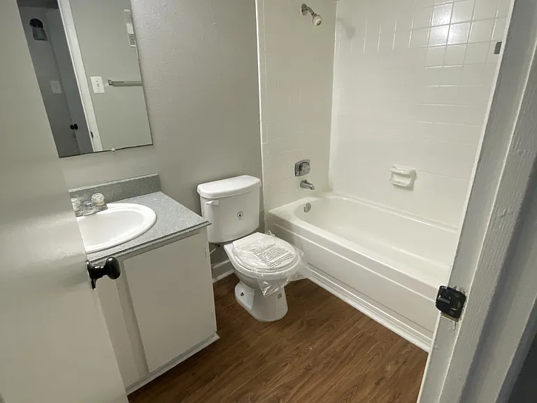 Edinburg Place Apartments — Photo 42