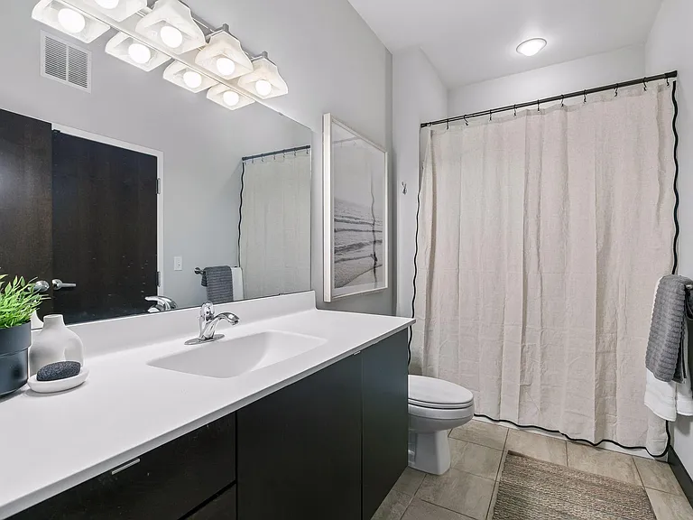 618 Washington Ave N #500 — Photo 17