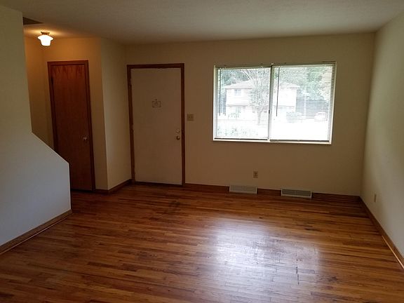 3rd image of 2447 Eastlawn Ave