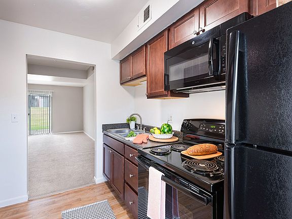 3rd image of 2743 El Camino Dr APT A