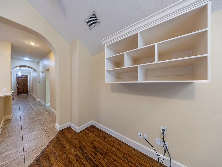 6366 Shadywood Dr — Photo 8