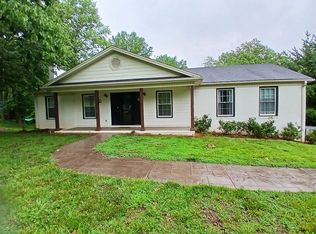 1596 Greenhill Rd, Mount Airy, NC 27030