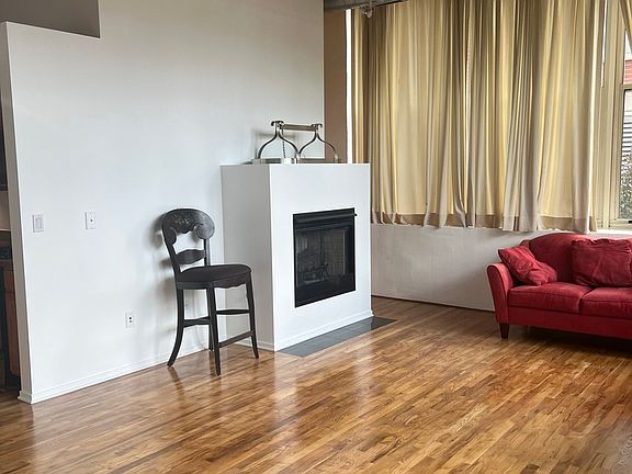 5th image of 1500 W Monroe St Unit 222