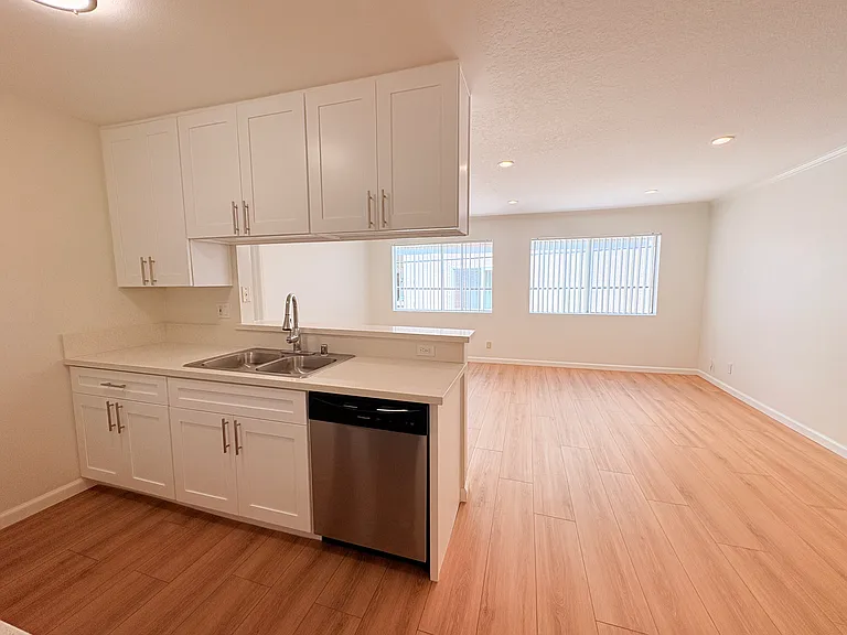 311 E Cedar Ave #207 — Photo 3