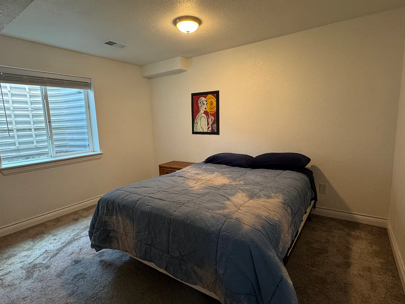 8 bed, 2479 sqft, $1,000 — Photo 2