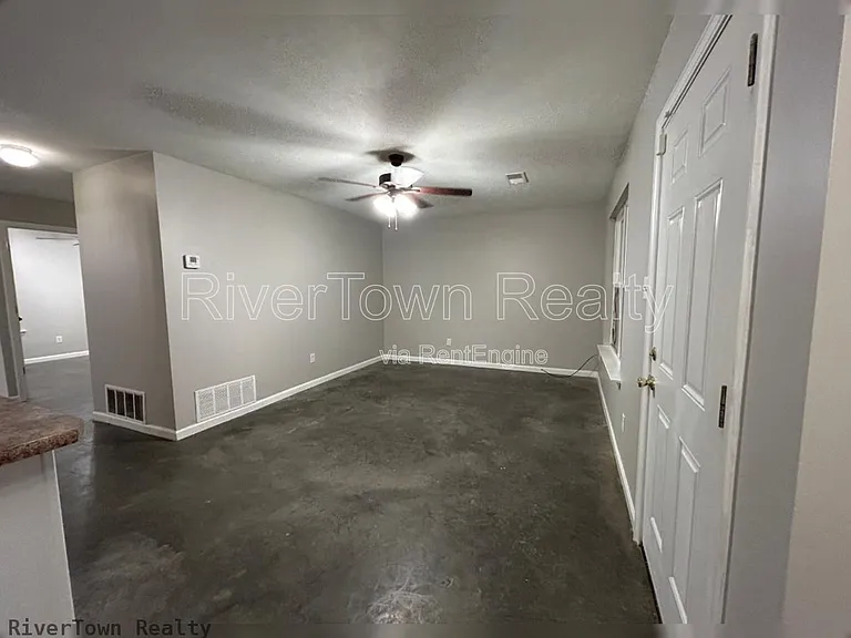 3858 Ajanders Dr — Photo 11