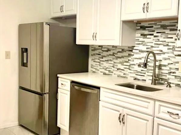 66 Bryon Rd #5, Chestnut Hill, MA 02467