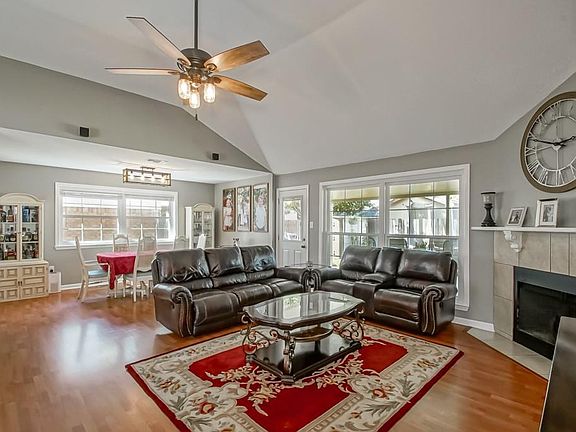 3rd image of 322 Portsmouth Dr