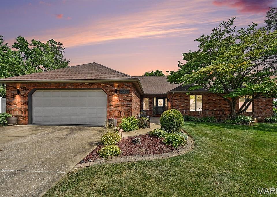 1st image of 220 Lake Stratford Dr