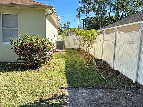 4th image of 27 Bruce Ln