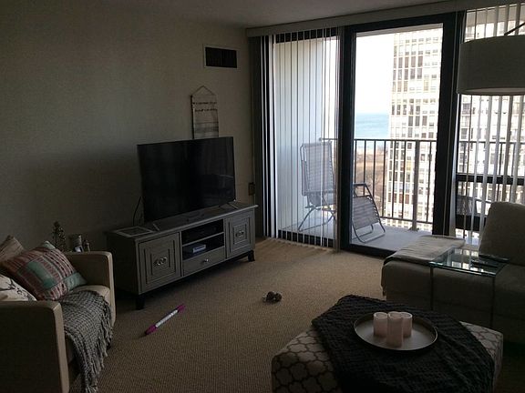 4th image of 1636 N Wells St #28