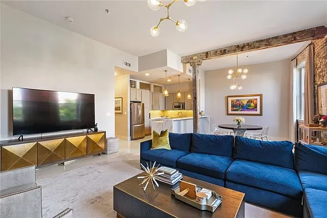 2 bed, 2.0 bath, 1568 sqft, $4,900 — Photo 3