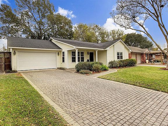4th image of 11009 Greenwillow Dr