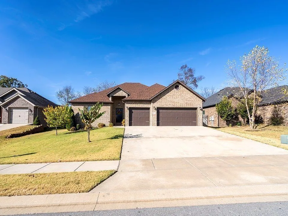 3502 SW Brittany Rd