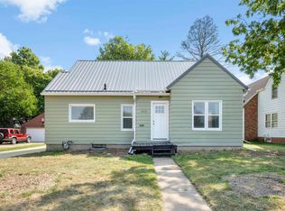 319 Belmont Ave, Waterloo, IA 50701