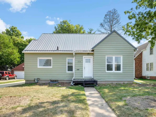 319 Belmont Ave, Waterloo, IA 50701