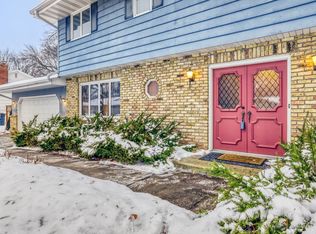 2574 Oak Dr, White Bear Lake, MN 55110