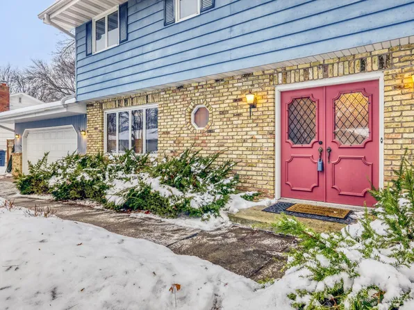 2574 Oak Dr, White Bear Lake, MN 55110