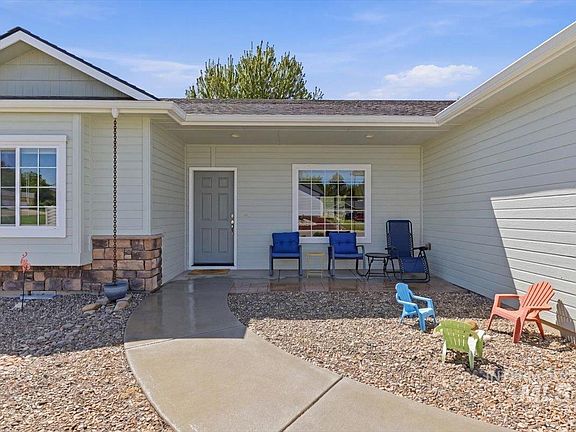 3rd image of 2290 Vista Ave
