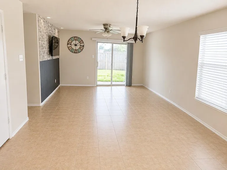 1518 Perennial Ln — Photo 5