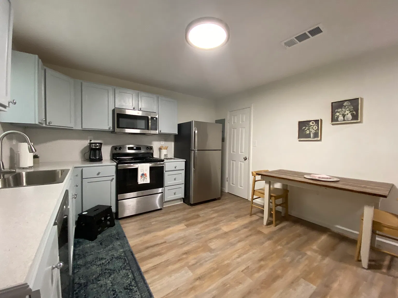 2 bed, 980 sqft, $1,300 — Photo 3