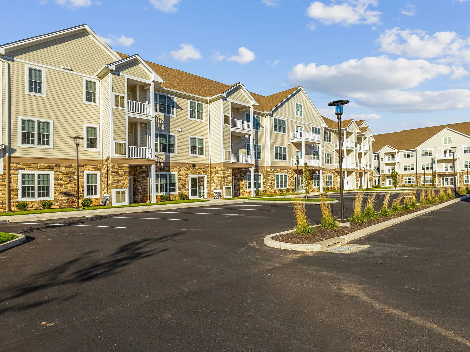 2 bed, 2.0 bath, 1236 sqft, $2,695 — Photo 3