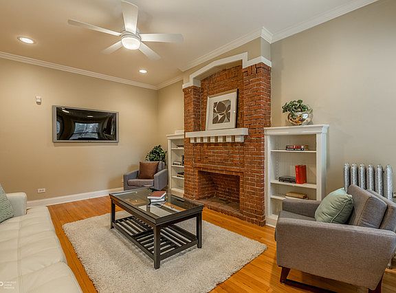 3rd image of 1416 W Rosemont Ave #1