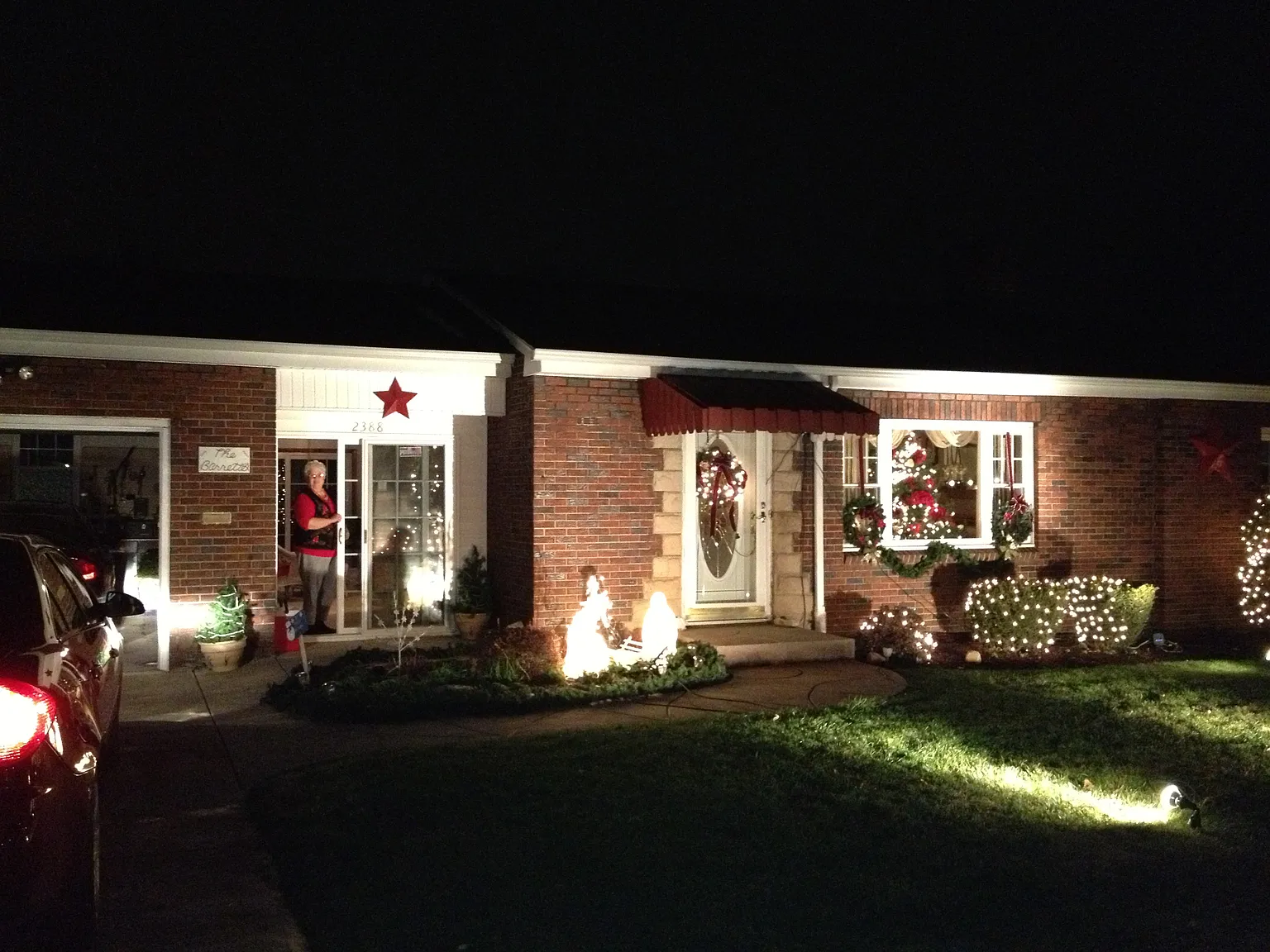 2388 W Manor Ave photo 1