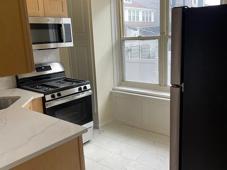 6 Webster Ave #1L — Photo 2