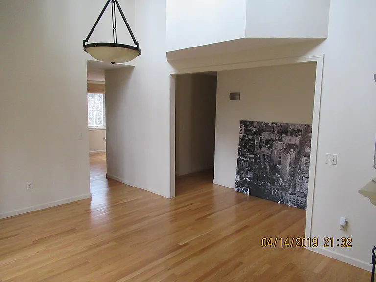 100 Winterbourne Ln — Photo 11