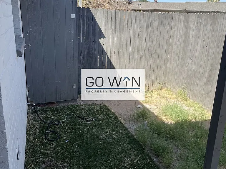 1050 N July Cir — Photo 12