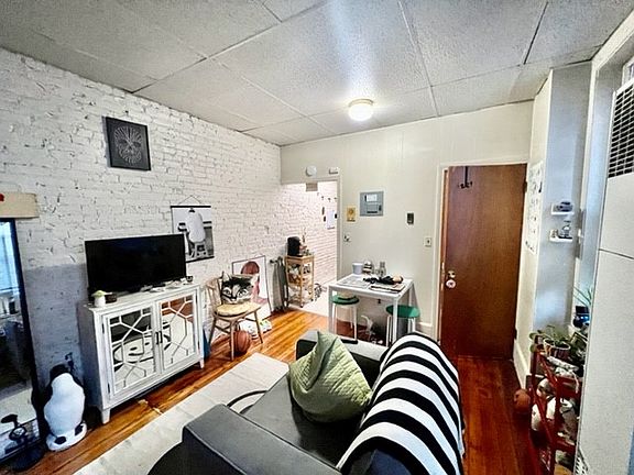 4th image of 23 Sheafe St APT 3R