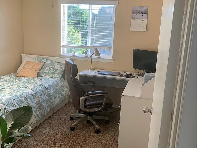 2401 Manor Rd #218 — Photo 15